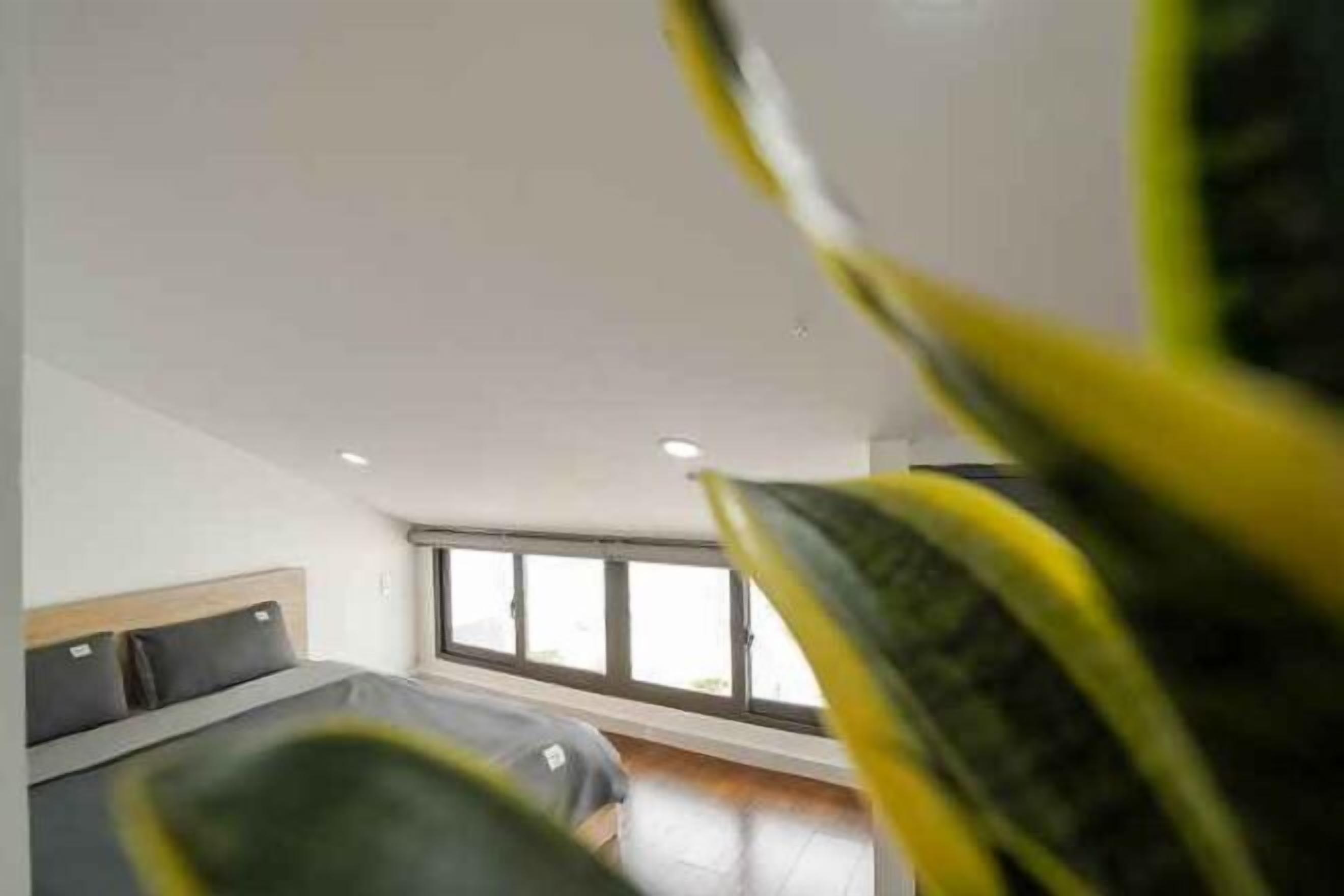 1 habitación, caja de seguridad en la habitación y escritorio 