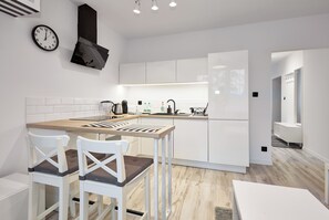 Kühlschrank, Ofen, Herdplatte, Geschirrspüler