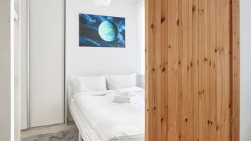 1 dormitori, planxa i posts de planxar, wifi i roba de llit