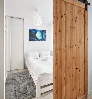 1 dormitori, planxa i posts de planxar, wifi i roba de llit 