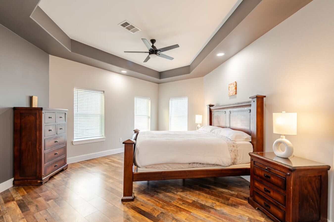 8 bedrooms, desk, iron/ironing board, WiFi