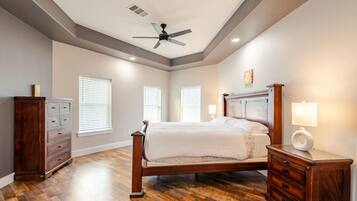 8 bedrooms, desk, iron/ironing board, WiFi