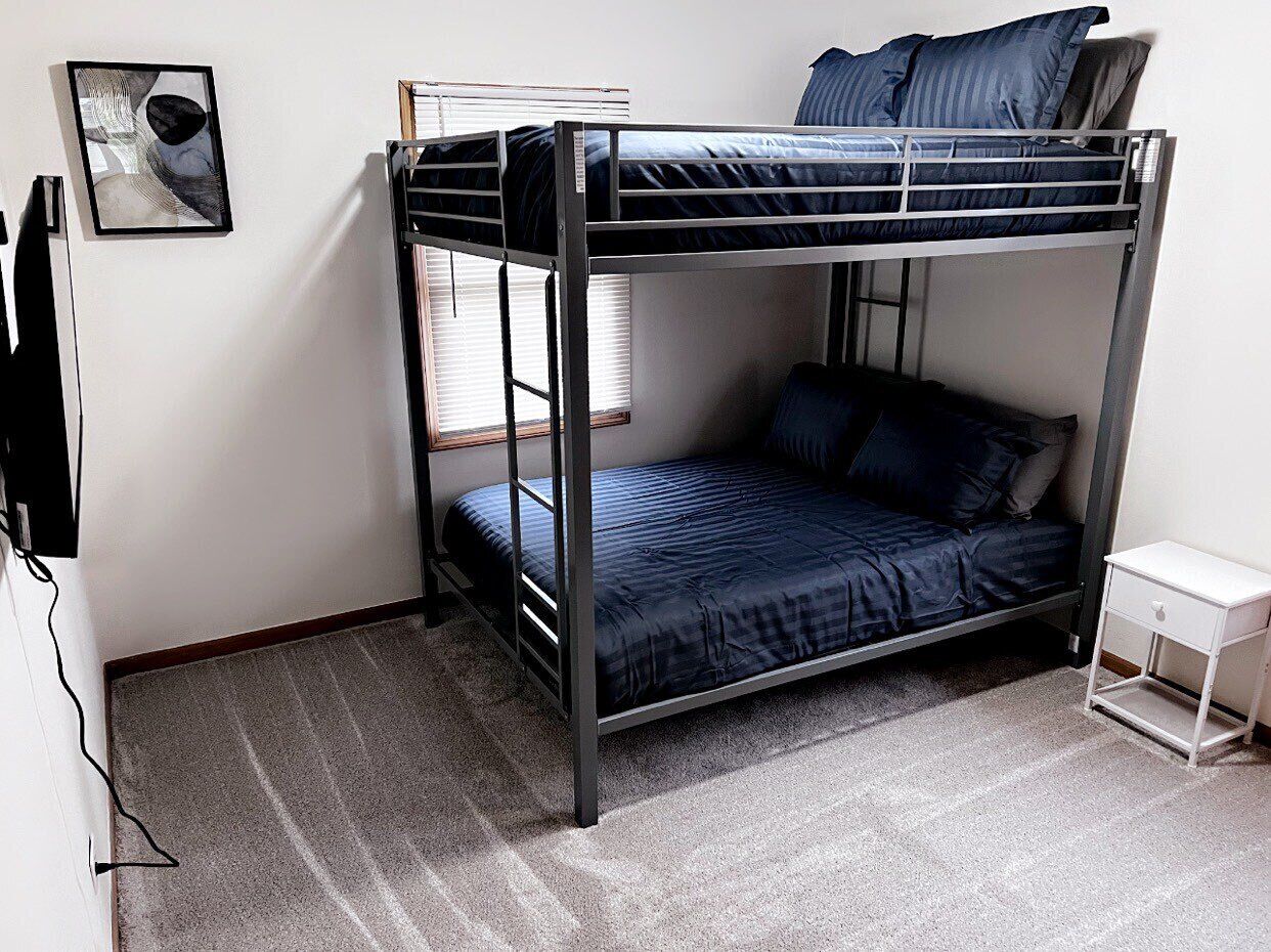 3 bedrooms, iron/ironing board, free WiFi, bed sheets