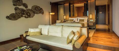 Signature Single Room, 1 King Bed, Non Smoking, Patio | Premium bedding, down comforters, free minibar, in-room safe