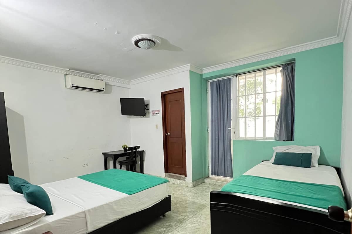 Quadruple Room | 1 bedroom, hypo-allergenic bedding, soundproofing, free WiFi