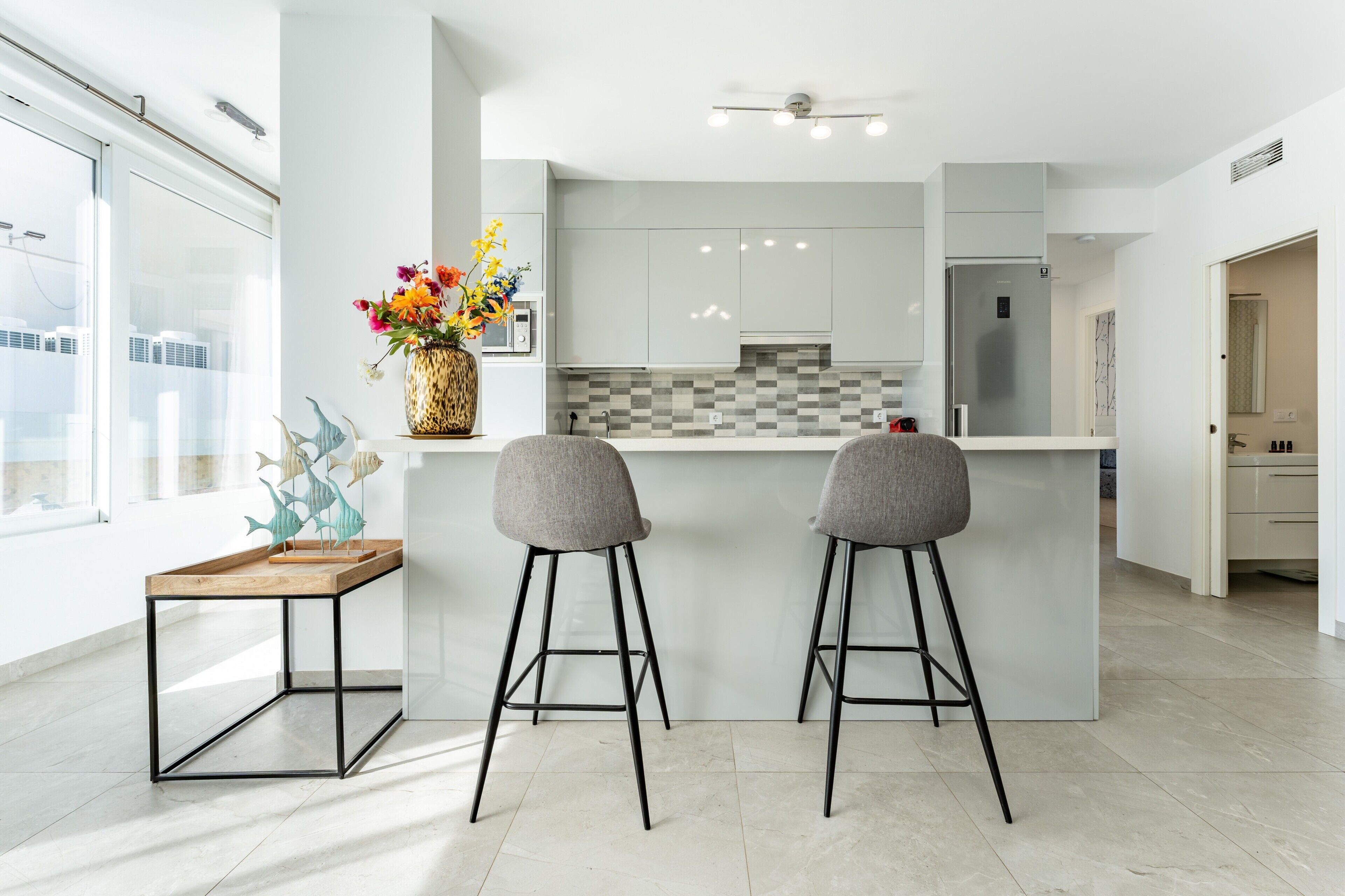 Réfrigérateur, micro-ondes, four, plaque de cuisson