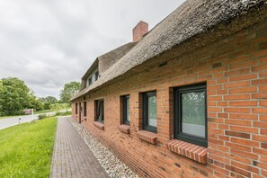 Property grounds - ‘ Stille des Nordens ’ is a spacious holiday flat approx. 68sqm 3 persons on the upper floor (Pellworm)