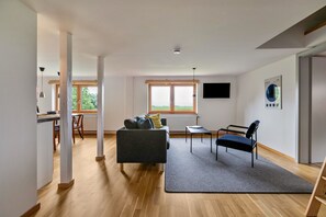 TV, stereo - ‘ Stille des Nordens ’ is a spacious holiday flat approx. 68sqm 3 persons on the upper floor (Pellworm)