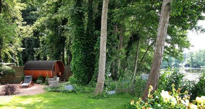 Ferienwohnung Bestensee" mit Seeblick, privater Terrasse und WLAN