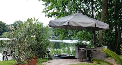 Ferienwohnung Bestensee" mit Seeblick, privater Terrasse und WLAN