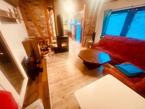 TV, fireplace