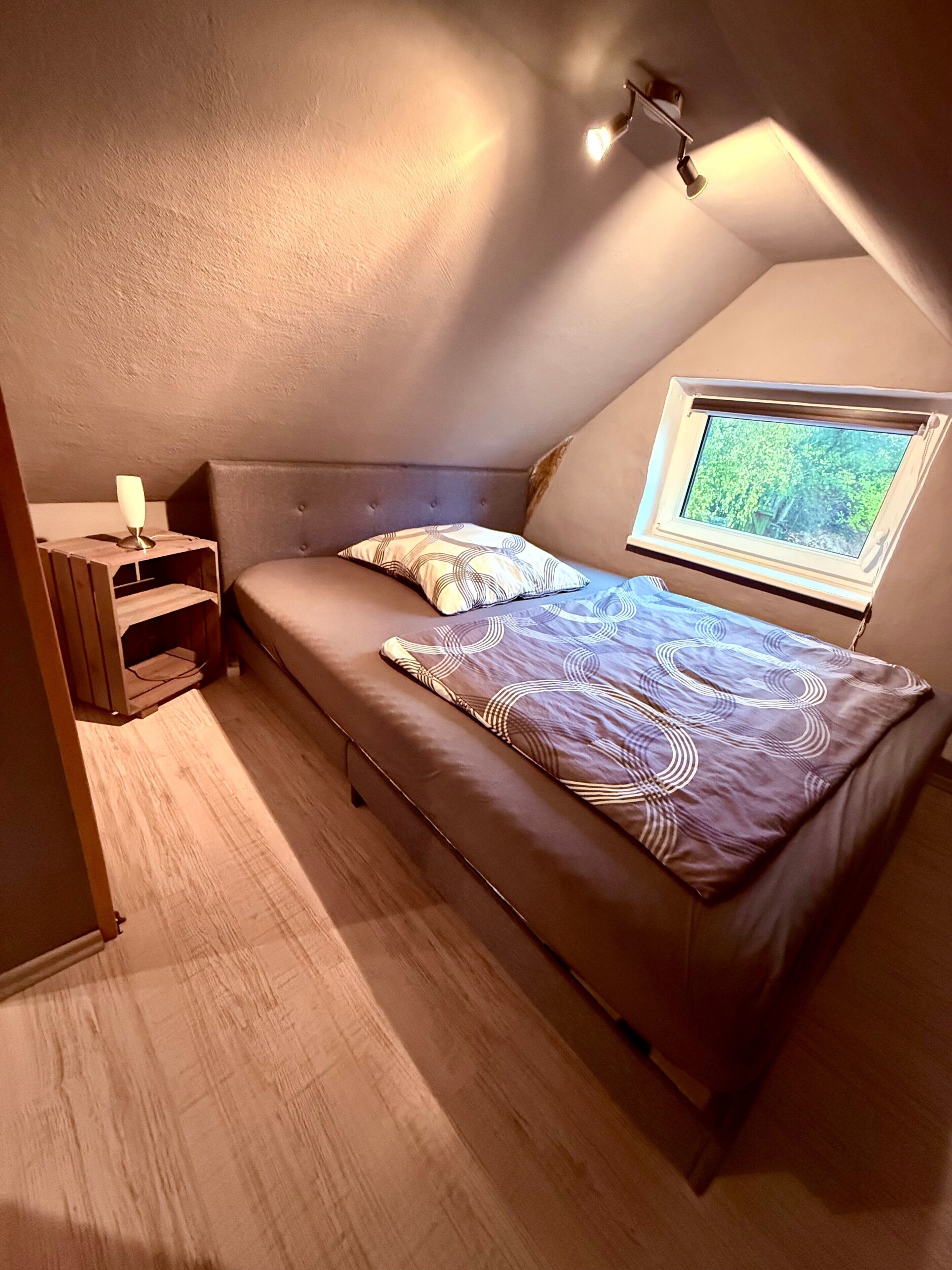 2 室のベッドルーム、WiFi (無料)、ベッドシーツ