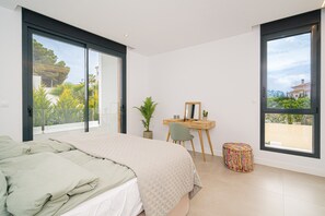 4 bedrooms, iron/ironing board, free WiFi, bed sheets - Holiday Home 'Trito Spaniahome Family Friendly' with Mountain View, Wi-Fi and Air Conditioning (El Albir)