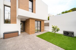 Exterior - Holiday Home 'Trito Spaniahome Family Friendly' with Mountain View, Wi-Fi and Air Conditioning (El Albir)