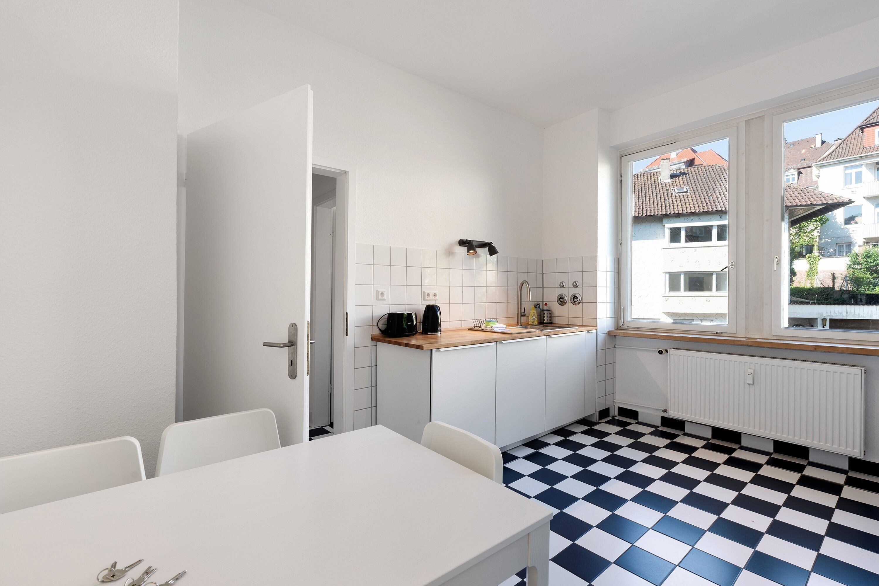 Frigorifero, microonde, piano cottura, lavastoviglie