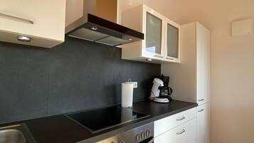 Réfrigérateur, four, plaque de cuisson, lave-vaisselle