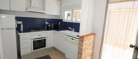 Refrigerador, microondas, horno, lavavajillas