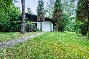 Exterior - Holiday Home 'Ferienhaus Sonnenplatz Am See' with Private Terrace (Roding)