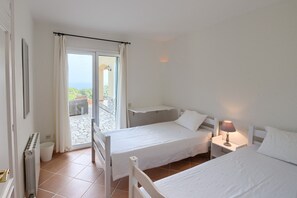 4 bedrooms, free WiFi, bed sheets - Villa 'Casa Chula' with Sea View, Wi-Fi and Air Conditioning (Sa Riera)