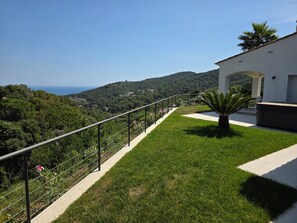 Property grounds - Villa 'Casa Chula' with Sea View, Wi-Fi and Air Conditioning (Sa Riera)