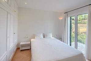 4 bedrooms, free WiFi, bed sheets