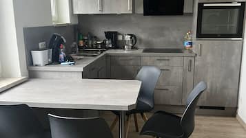 Kühlschrank, Ofen, Herdplatte, Geschirrspüler