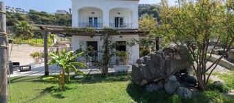 Apartment 'Superior Vista Giardino' with Private Terrace, Wi-Fi and Air Conditioning