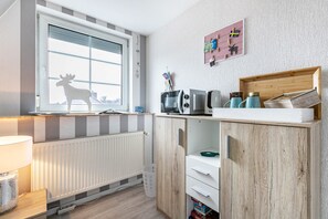 Interior - Room 'Gästezimmer In Mittelangeln' with Wi-Fi and Air Conditioning (Mittelangeln)