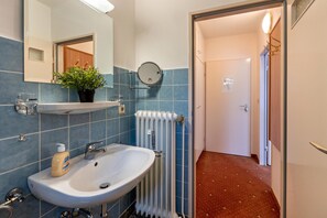 Douche, serviettes fournies