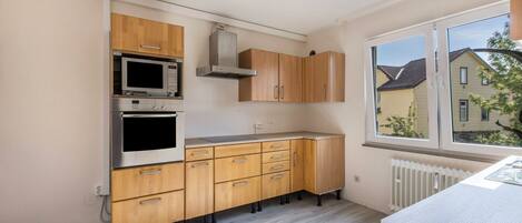 Geladeira, micro-ondas, fogão, cooktop