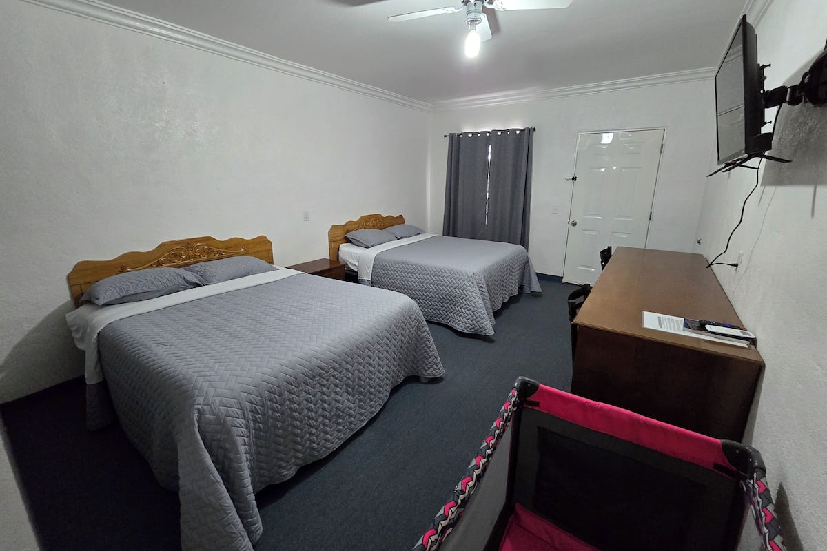Standard Quadruple Room, 2 Queen Beds | Desk, WiFi (free)