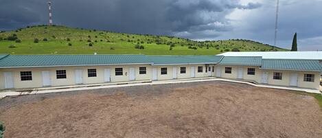 Chambre Standard double, 1 grand lit | Bureau, accĂšs au Wi-Fi (inclus)