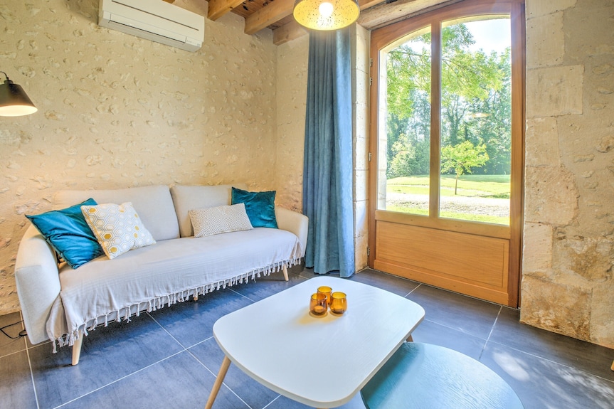 Gîte Le Pigeonnier With Shared Pool, Wi-fi, And Air Conditioning - Ribérac
