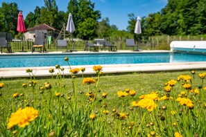 Pool - Gîte Le Pigeonnier with Shared Pool, Wi-Fi, and Air Conditioning (Chassaignes)