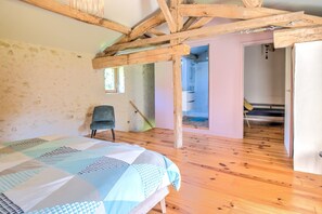 2 bedrooms, iron/ironing board, free WiFi, bed sheets - Gîte Le Pigeonnier with Shared Pool, Wi-Fi, and Air Conditioning (Chassaignes)