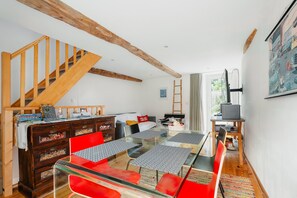 Dining - Apartment 'La Petite Hautière' with Shared Pool, Wi-Fi and Air Conditioning (Plouër-sur-Rance)