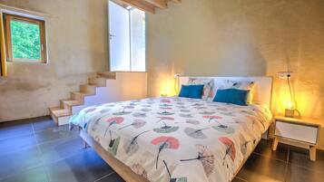 2 slaapkamers, een strijkplank/strijkijzer, gratis wifi, beddengoed