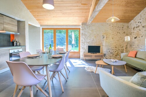 'Gîte Le Gardien' avec piscine partagée, terrasse privée et Wi-Fi