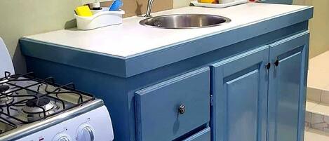 Fridge, microwave, stovetop, coffee/tea maker