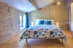 2 slaapkamers, een strijkplank/strijkijzer, gratis wifi, beddengoed