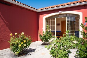 Exterior - Holiday Home 'El Carrero' with Mountain Views, Shared Terrace and Wi-Fi (La Rinconada de la Sierra)