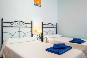 2 chambres, fer et planche à repasser, accès au Wi-Fi (inclus)