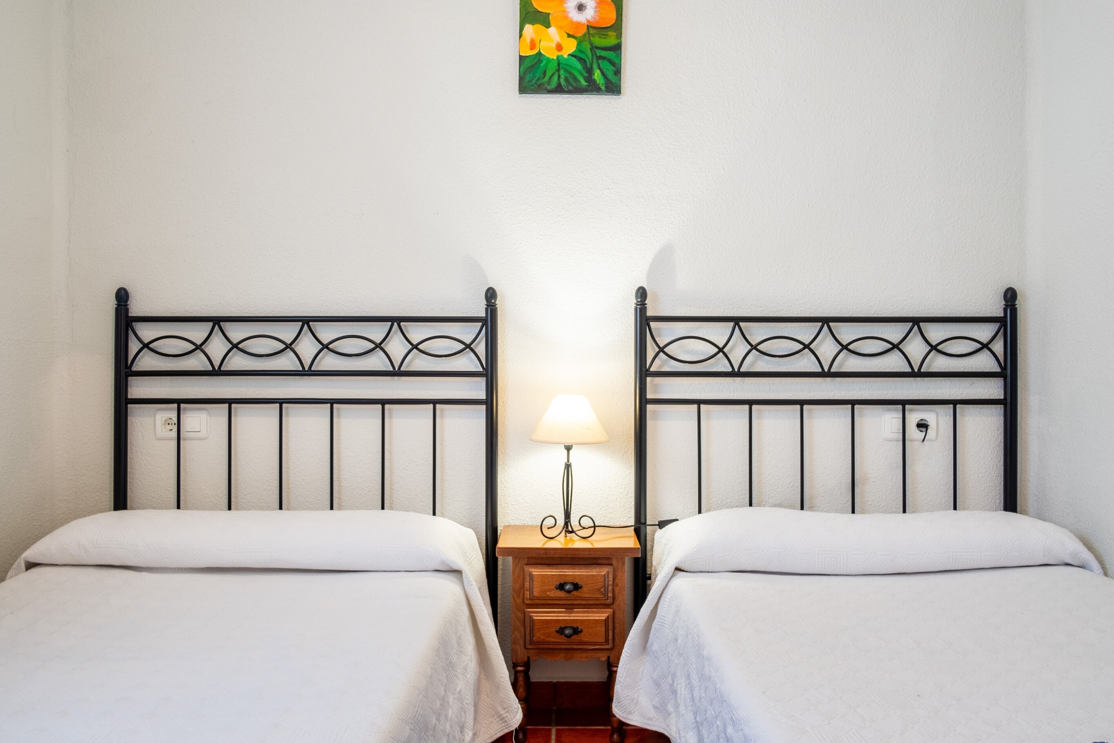 2 室のベッドルーム、アイロン / アイロン台、WiFi (無料)、ベッドシーツ