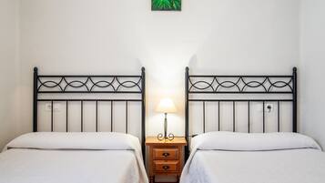 2 habitaciones, tabla de planchar con plancha y wifi gratis