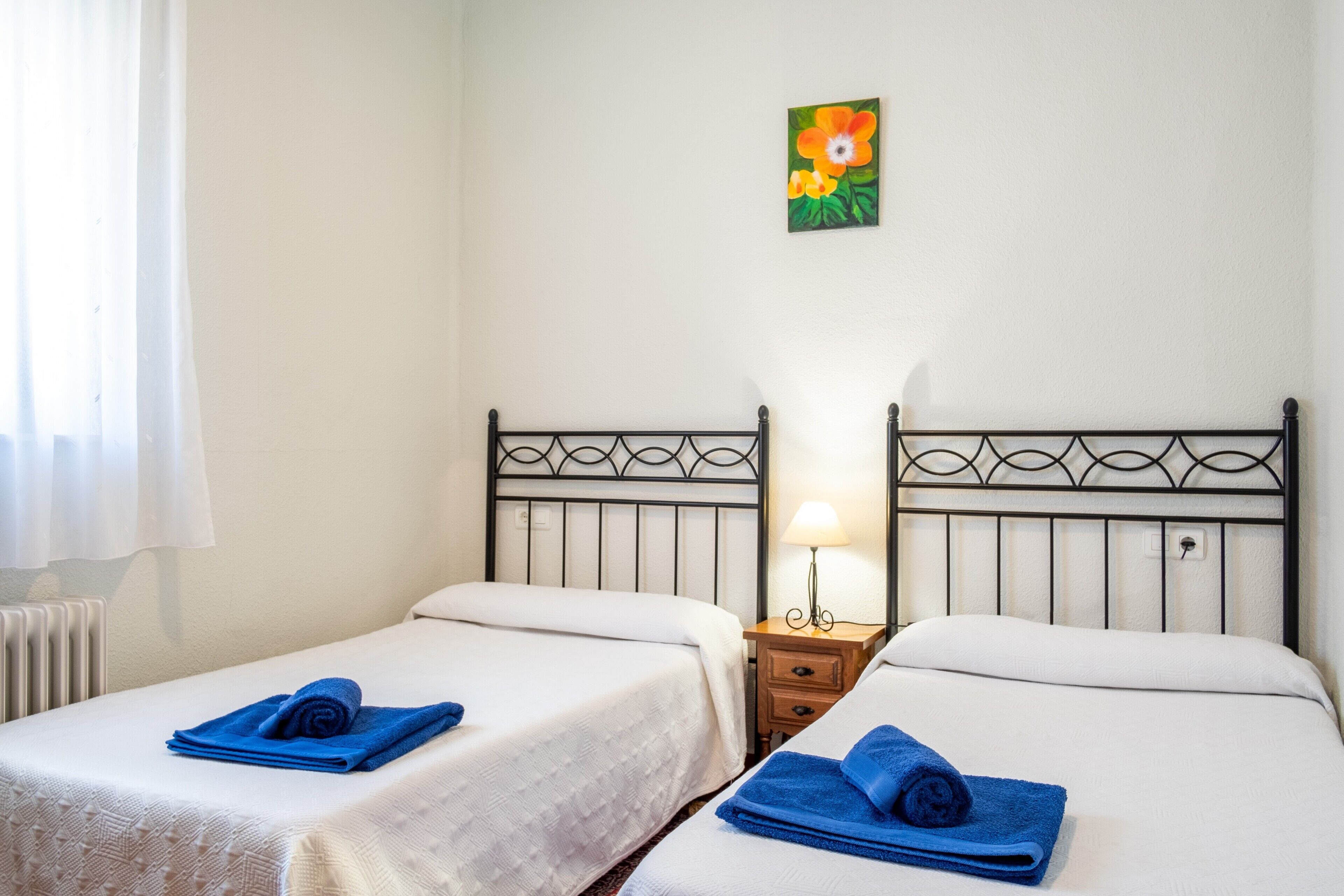 2 dormitorios, tabla de planchar con plancha, wifi gratis y ropa de cama