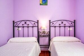 5 bedrooms, iron/ironing board, free WiFi, bed sheets - Holiday Home 'El Parral' with Mountain Views, Shared Terrace and Wi-Fi (La Rinconada de la Sierra)