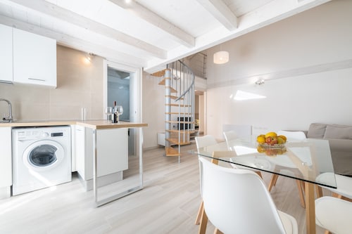 Apartment 'Casa Vacanze Riflessi Sul Mare' with Balcony, Wi-Fi and Air Conditioning