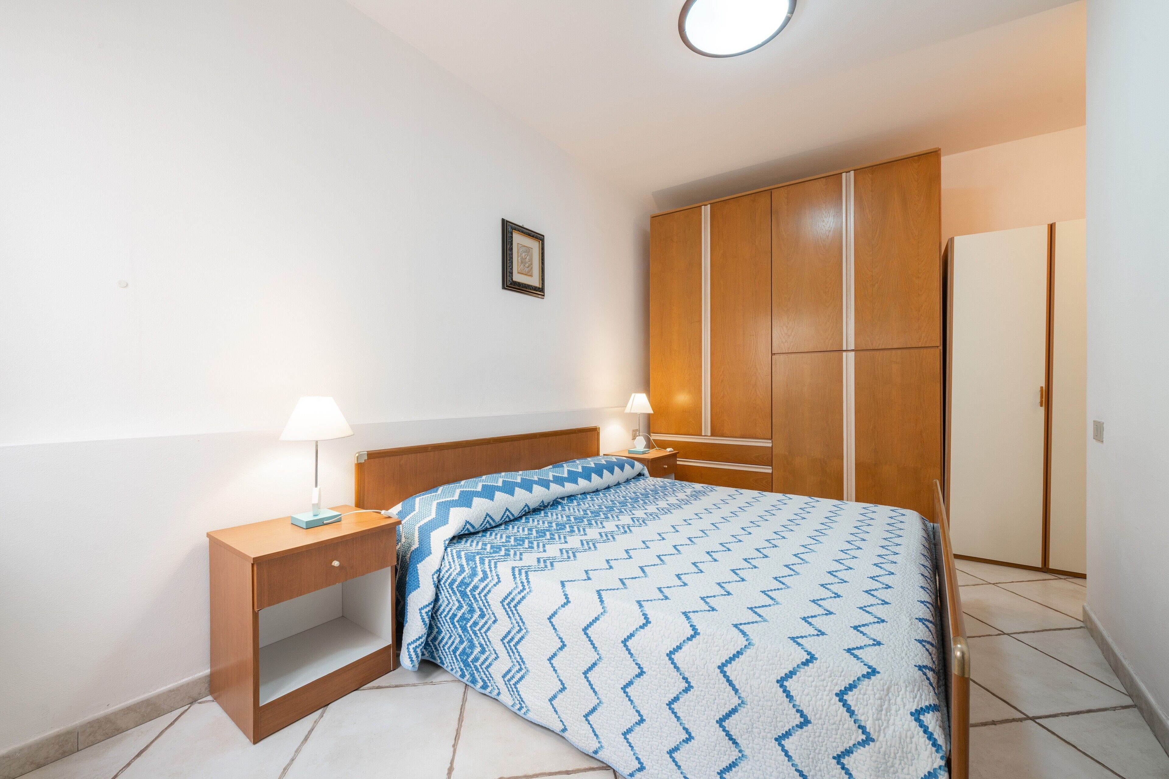 1 bedroom, bed sheets