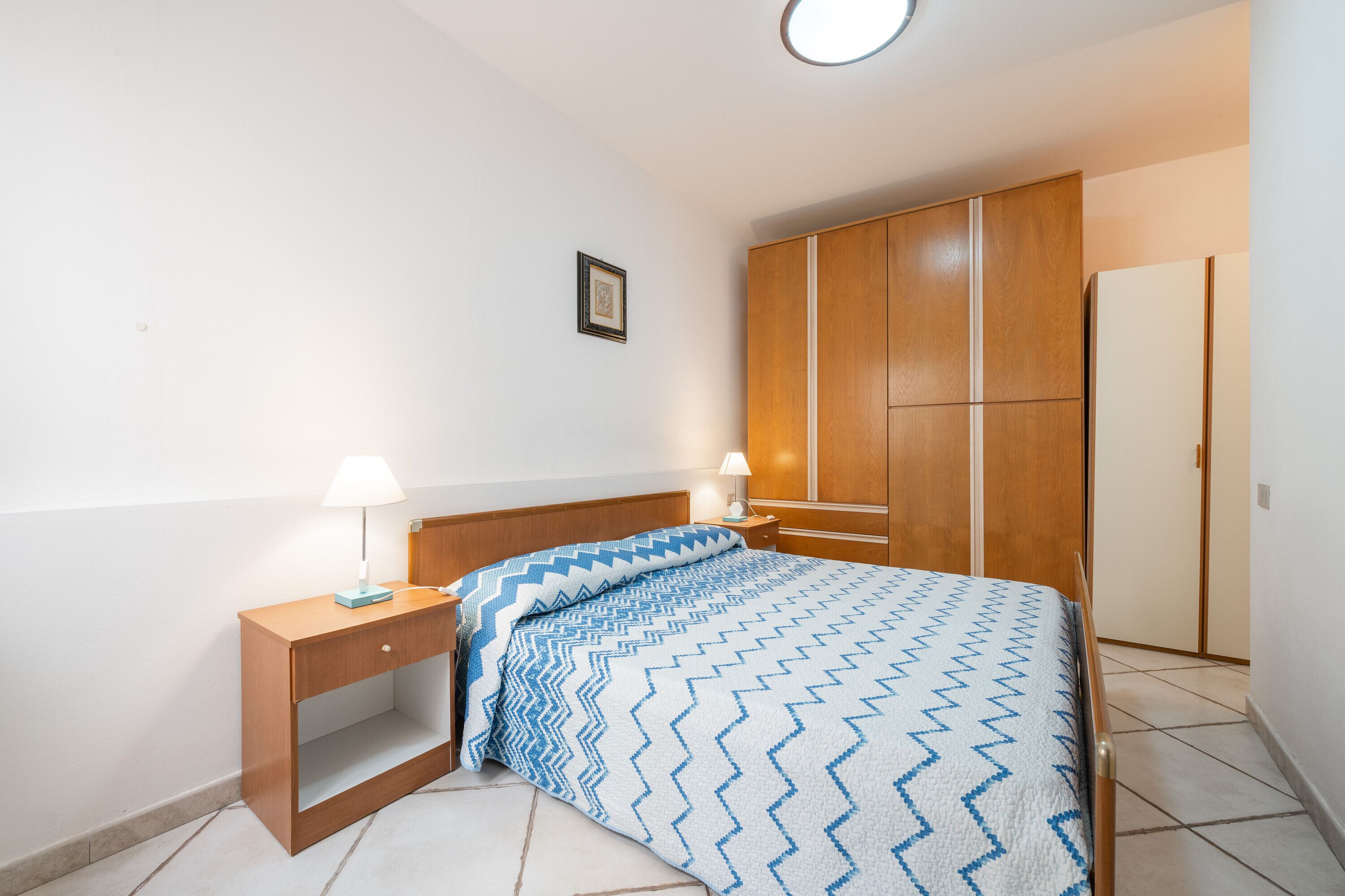 1 bedroom, bed sheets