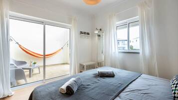 2 slaapkamers, een strijkplank/strijkijzer, gratis wifi, beddengoed